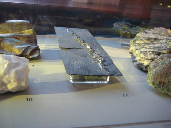 Slaty cleavage of pyrite cubes