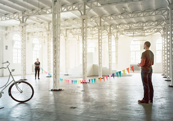 Amalia Pica, Strangers, 2008. Tableau vivant performed by two actors that never met before, holding a string of bunting for hours at time. Source: Artlicks.com.