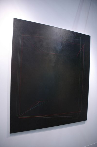 These perfectly straight, unvarying lines are crisp and precise. You have to get up really close to see that they're thread, which explains why the saturation and reflections seem outsized for the line weight.. Large painting with thread, Frank Ammeriaan, Upstream Gallery, Amsterdam.